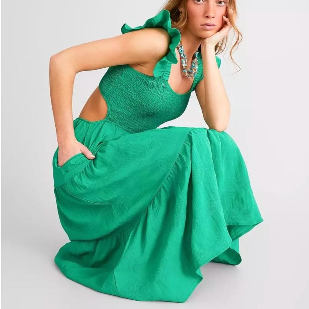 Green Ruffle Shoulder Smocked Dress, HAS POCKETS!!